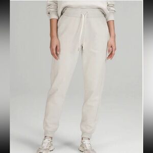 Lululemon scuba high rise Joggers Size 6
